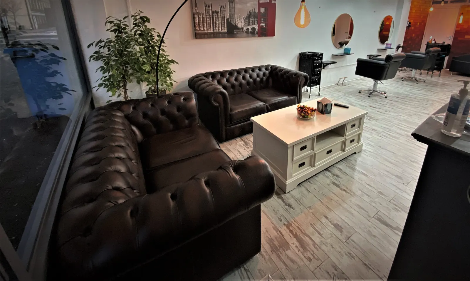Chesterfield sofas in the SEoneHair waiting area near London Bridge